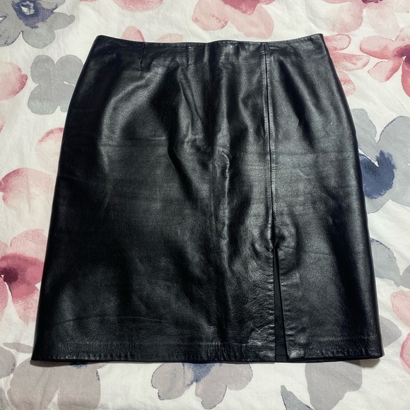 Danier Genuine Leather Mini Front Slit Inner Lining Black Pencil Skirt Size 10 - Picture 1 of 12